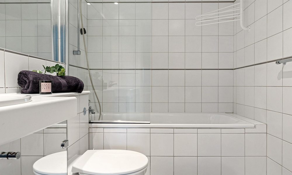 bathroom-6893117_1920